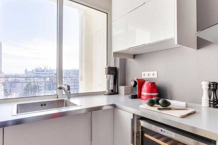 Guestready - Appartement Terrasse Vue Tour Eiffel Paris Bagian luar foto